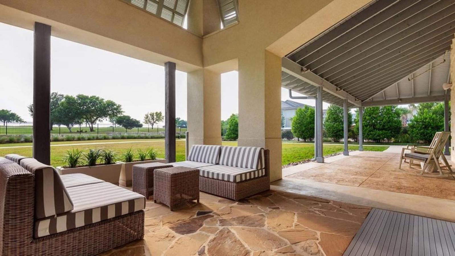 Landing At The Green At Plum Creek - 2 Bedrooms In ไคล์ ภายนอก รูปภาพ